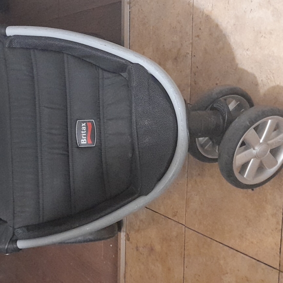 Britax B-Agile one brake lock system 3 wheel jogging stroller - Picture 7 of 7